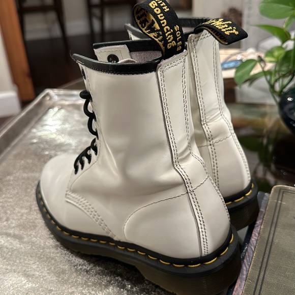 Dr Martens Doc white w yellow stitching 8 eyelet boot sz 7 - Picture 5 of 13